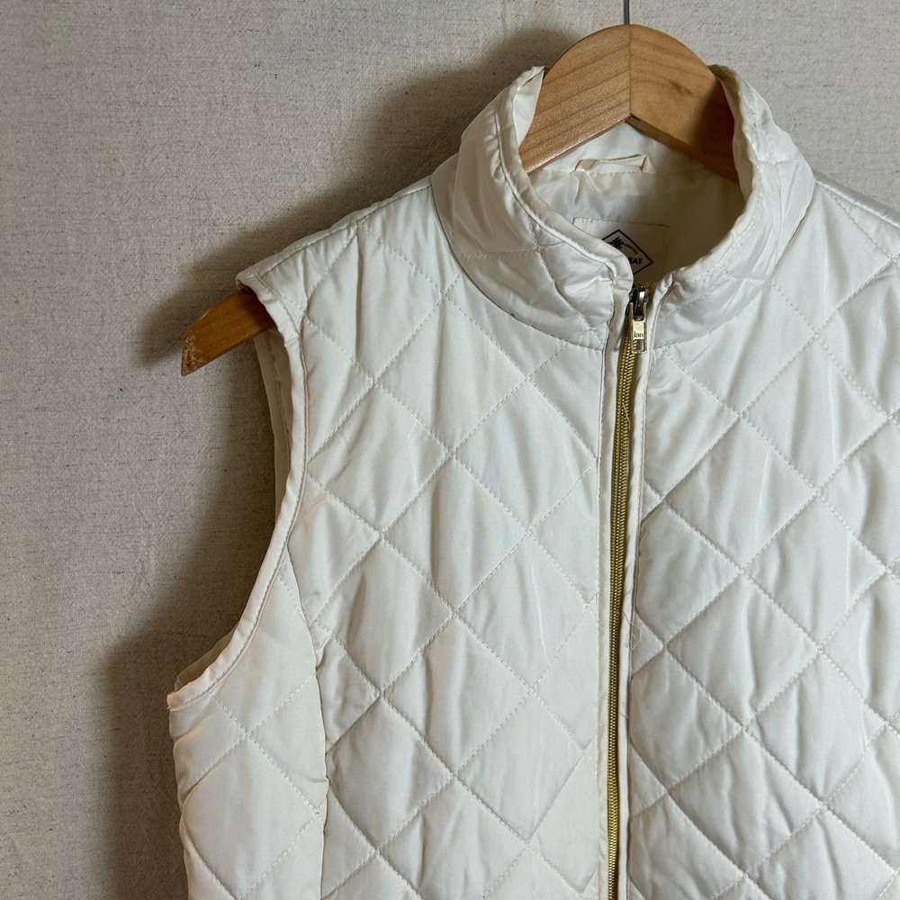 St. John's Bay White Quilted Sleeveless Vest - Picture 4 of 8